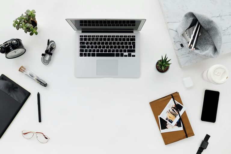 Jak efektywnie organizować czas pracy zdalnej i zachować równowagę w życiu